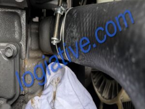 非常用発電機の冷却水漏れを放置すると、オーバーヒートや途中停止、エンジン損傷につながる危険があります。冷却水漏れの原因や症状、負荷試験の重要性を専門会社がわかりやすく解説します。 / 非常用発電機の専門会社 株式会社ロジエイティブ 非常用発電機の冷却水漏れを放置すると、オーバーヒートや途中停止、エンジン損傷につながる危険があります。冷却水漏れの原因や症状、負荷試験の重要性を専門会社がわかりやすく解説します。