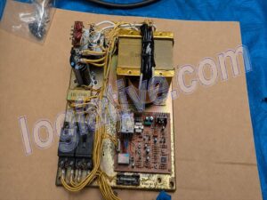 1998年製の松下電器製非常用発電機の修理事例をご紹介。メーカー撤退により部品供給が終了した充電器故障を、電装基板修理で復旧しました。生産終了した非常用発電機の修理でお困りの方はご相談ください。