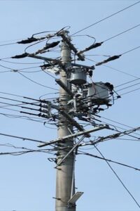 工場の停電対策で準備すべきポイントを解説。BCP対策、非常用発電機、負荷試験、燃料管理、設備更新など、生産停止リスクを最小限に抑えるために必要な対策を詳しく紹介します。