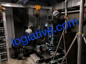 非常用発電機が搬入できない場合でも更新工事を諦める必要はありません。分解搬入やクレーン搬入などの発電機搬入方法を専門業者が解説。狭小通路や地下機械室にも対応可能な対策をご紹介します。 / 非常用発電機の専門会社 株式会社ロジエイティブ 非常用発電機が搬入できない場合でも更新工事を諦める必要はありません。分解搬入やクレーン搬入などの発電機搬入方法を専門業者が解説。狭小通路や地下機械室にも対応可能な対策をご紹介します。